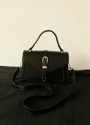 Sac noir femme – fermoir magnétique, look chic et bandoulière ajustable, brand: Zara, condition: Very good, €16.00, €17.50 includes Buyer Protection
