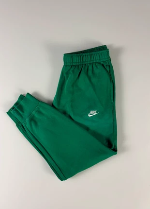 Jogging Nike Club Fleece Brodé, marque: Nike, état: Très bon état, taille: M, 29,50 €, 31,68 € Protection acheteurs incluse