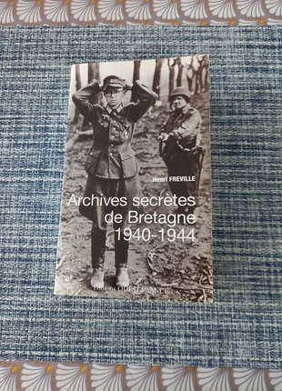 Archives secrètes de Bretagne. 1940.1944. Poche, marque: GUERRE, état: Bon état, 6,00 €, 7,00 € Protection acheteurs incluse