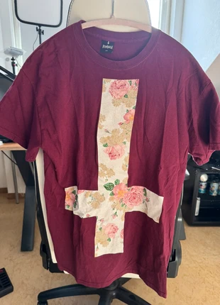 Emo Thsirt mit Kreuz von Impericon, brand: Impericon, condizioni: Ottime, taglia: M / IT 42 / EU 38, €13.00, €14.35 include la Protezione acquisti