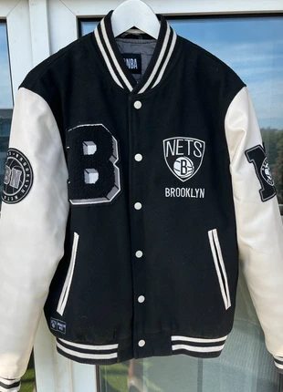 Blouson Teddy Brooklyn Nets NBA, marke: Primark, zustand: Sehr gut, größe: S, 25,00 €, 26,95 € inklusive Vinted-Käuferschutz