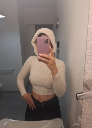 Pull beige avec capuche fourrure, marque: Zara, état: Très bon état, taille: M / 38 / 10, 4,50 €, 5,43 € Protection acheteurs incluse