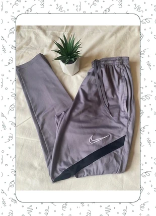 Authentique jogging Nike gris Dri-Fit taille S en tbe 😊, marca: Nike, estado: Muito bom, tamanho: S, €14.00, €15.40 inclui Proteção do Comprador