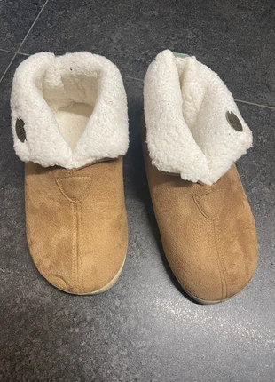 Aran warme pantoffels maat 39 bruin camel met witte voering, marque: Aran Crafts, état: Très bon état, taille: 39, 30,00 €, 32,20 € Protection acheteurs incluse