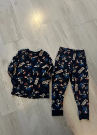 Sonic pyjama, merk: Sonic the Hedgehog, staat: Heel goed, maat: 7 jaar / 122 cm, € 5,00, € 5,95 inclusief Kopersbescherming