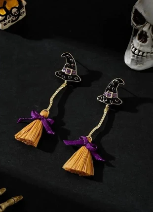 Boucles d'oreilles chapeau de sorcière et balai doré Spécial Halloween  6.99€, condition: Very good, €6.99, €8.04 includes Buyer Protection Pro