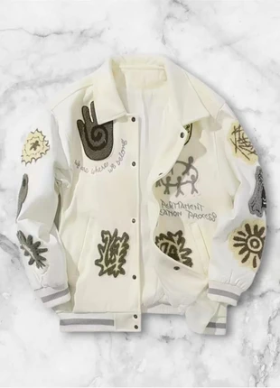 Veste blanche à motifs brodés abstraits, taille M, style streetwear artistique et moderne, marca: y2k, estado: Muito bom, tamanho: M, €60.00, €63.70 inclui Proteção do Comprador Pro
