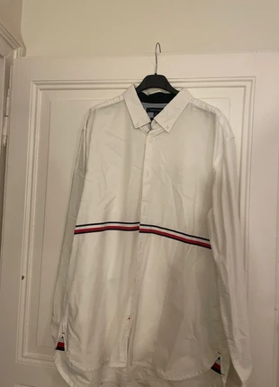 Chemise tommy hilfigher, marke: Tommy Hilfiger, zustand: Sehr gut, größe: XL, 9,00 €, 10,15 € inklusive Vinted-Käuferschutz