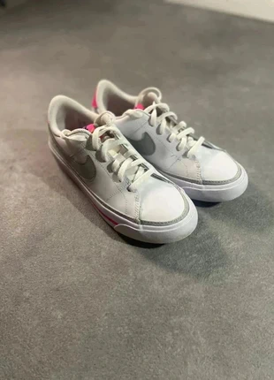 Chaussures Nike blanc et rose - 36, marque: Nike, état: Très bon état, taille: 36, 12,99 €, 14,34 € Protection acheteurs incluse