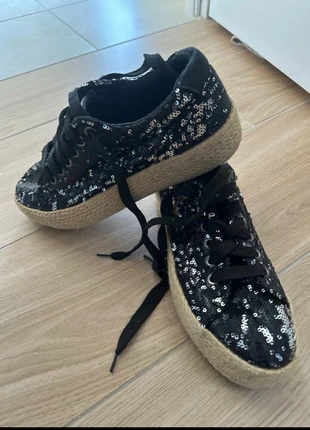 Baskets sequins, marke: Mtng, zustand: Sehr gut, größe: 39, 8,00 €, 9,10 € inklusive Vinted-Käuferschutz
