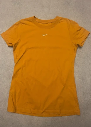 Nike t-shirt femme orange logo brodé – taille XS, brand: Nike, condition: Very good, size: XS / 34 / 6, €5.00, €5.95 includes Buyer Protection