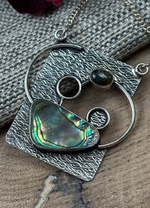 Superbe collier labradorite et abalone., état: Très bon état, 14,00 €, 15,40 € Protection acheteurs (Pro) incluse