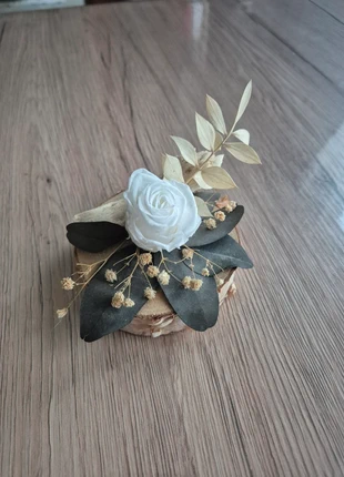 Décoration florale artisanale – rose blanche & feuillages secs, état: Très bon état, 6,00 €, 7,00 € Protection acheteurs incluse