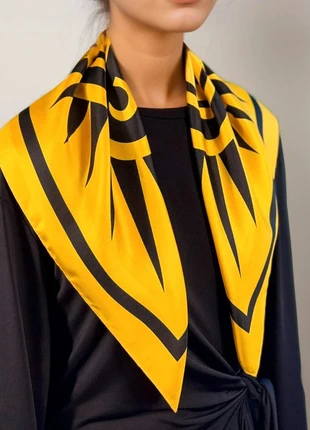 Carré de soie 66 cm – Ajaw, le Soleil | Collection Maya Pop | AKÅSA Biarritz, brand: Akasa Biarritz, condition: New with tags, €59.90, €63.60 includes Buyer Protection Pro