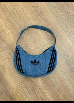 Adidas vintage shoulder bag upcycled denim jeans, marca: adidas, estado: Muy bueno, 45,00 €, 47,95 € Protección al comprador incluida