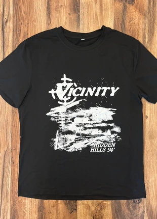 T-shirt vicinity noir logo blanc taille L, brand: Vicinity, condition: Very good, size: L, €18.00, €19.60 includes Buyer Protection