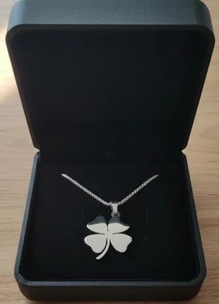 Collier Chaine Pendentif Trèfle à Quatre Feuilles Argenté - Porte-Bonheur Unique & Élégant, brand: Collier treffle, condition: Very good, €7.97, €9.07 includes Buyer Protection