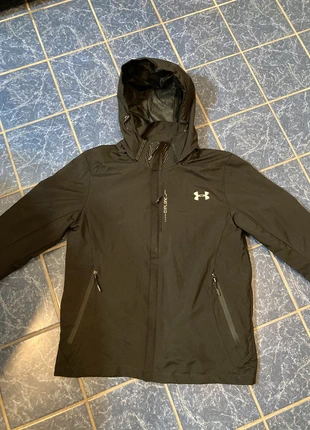 Veste Coupe-Vent Under Armour à capuche noir taille S, brand: Under Armour, condizioni: Ottime, taglia: S, €39.90, €42.60 include la Protezione acquisti