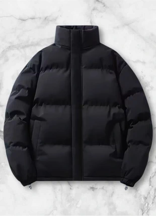 Doudoune noire matelassée, taille M, style streetwear minimaliste et hivernal, brand: y2k, condition: Very good, size: M, €70.00, €74.20 includes Buyer Protection Pro