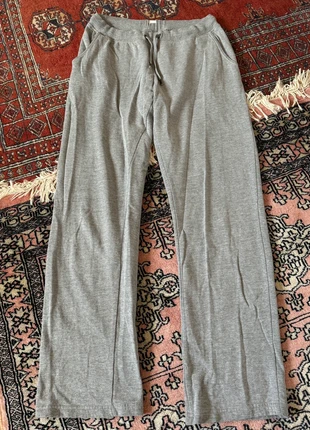 Grey sweatpants, merk: Esmara, staat: Goed, maat: S, € 5,00, € 5,95 inclusief Kopersbescherming