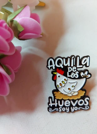 Broche pin's petite poule espagnole, brand: Poulette, condition: Very good, €5.90, €6.90 includes Buyer Protection