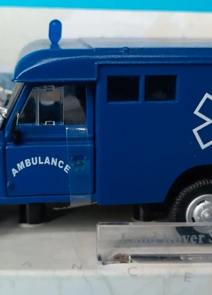 Land Rover Series 3 ambulance 1:43 Cararama Pol, merk: New Ray, staat: Nieuw zonder prijskaartje, maat: Universeel, € 15,00, € 16,45 inclusief Kopersbescherming Pro