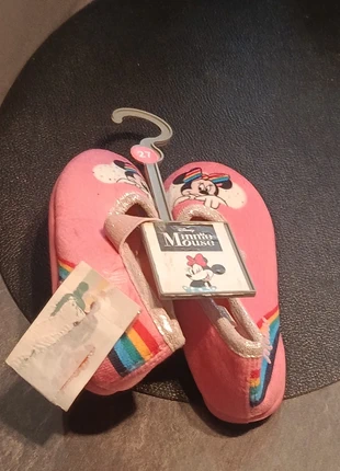 Chaussons Minnie taille 27 neuf, marque: Minnie, état: Neuf avec étiquette, taille: 27, 6,00 €, 7,00 € Protection acheteurs incluse