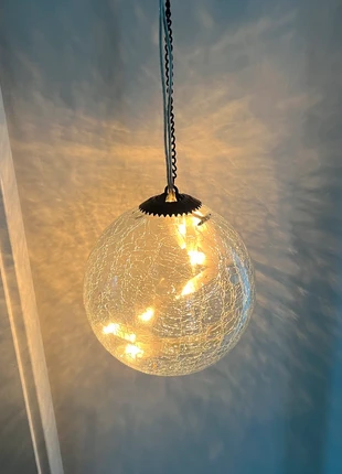 Glazen bol met lampjes, lamp aan ketting en haak., merk: Intratuin, staat: Heel goed, € 5,00, € 5,95 inclusief Kopersbescherming