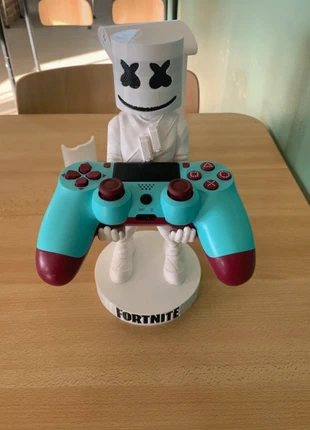 Support manette, brand: Fortnite, condizioni: Ottime, €20.00, €21.70 include la Protezione acquisti