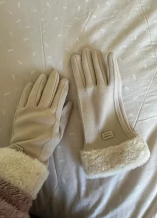 Gants d’hiver beige – Doublure chaude & finition fausse fourrure, brand: Fourrure, condition: New without tags, size: One size, €11.99, €13.29 includes Buyer Protection