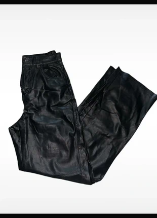 Pantaloni baggy in pelle da donna taglia XS, marke: Bershka, zustand: Sehr gut, größe: XS / 34 / 6, 15,00 €, 16,45 € inklusive Vinted-Käuferschutz
