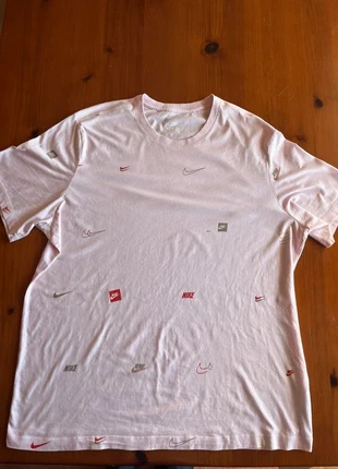 T-shirt Nike, brand: Nike, condizioni: Nuovo senza cartellino, taglia: XXL / IT 48 / EU 44, €12.00, €13.30 include la Protezione acquisti