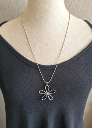 Lange zilverkleurige ketting ● Stainlesssteel, staat: Heel goed, € 5,95, € 6,95 inclusief Kopersbescherming Pro