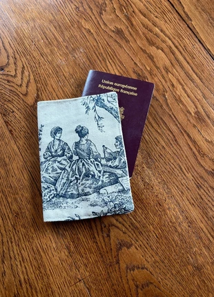 Étui protège passeport, merk: Fait Main, staat: Heel goed, € 4,00, € 4,90 inclusief Kopersbescherming