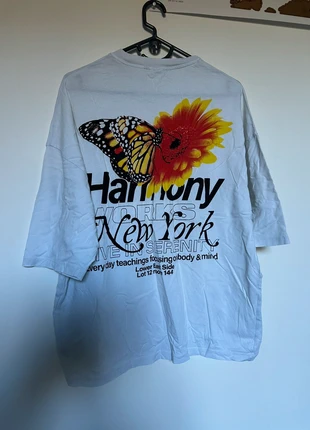 T-Shirt Oversize ASOS Design "Harmony New York" - Imprimé Papillon & Fleur, marque: ASOS, état: Très bon état, taille: S, 4,00 €, 4,90 € Protection acheteurs (Pro) incluse