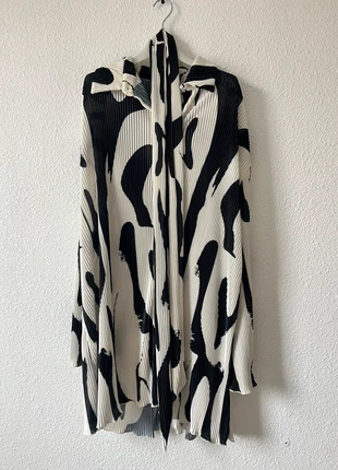 Robe noir et blanche, marque: Shein, état: Très bon état, taille: L / 40 / 12, 5,00 €, 5,95 € Protection acheteurs incluse