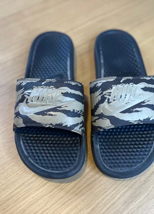 Claquettes Adidas Homme T44, marque: adidas, état: Bon état, taille: 44, 10,00 €, 11,20 € Protection acheteurs incluse