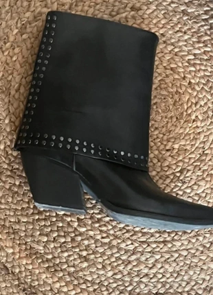 Bottine clou, marque: Boutique indépendante, état: Très bon état, taille: 36, 12,00 €, 13,30 € Protection acheteurs incluse