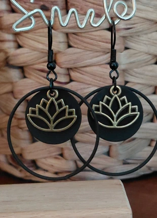 Boucles d'oreilles pendantes bronze et noir, marque: Fait Main, état: Neuf sans étiquette, 4,00 €, 4,90 € Protection acheteurs incluse