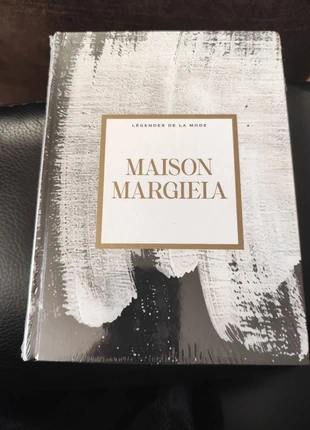 Livre légende de la mode Maison Margiela, état: Neuf avec étiquette, 9,00 €, 10,15 € Protection acheteurs incluse