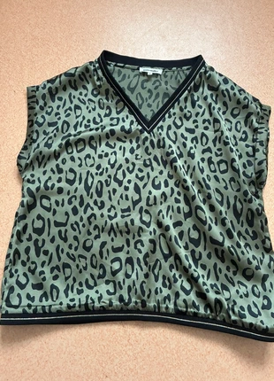 Blouse manches courtes satinée Grain de Malice taille 44, marque: Grain de Malice, état: Bon état, taille: XXL / 44 / 16, 4,00 €, 4,90 € Protection acheteurs incluse