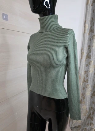 Maglioncino dolcevita verde salvia a costine taglia 40–42, merk: Made In Italy, staat: Heel goed, maat: S / 36 / 8, € 7,00, € 8,05 inclusief Kopersbescherming