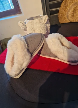 Pantoufle femme entièrement fourrée gris 38/39, état: Neuf avec étiquette, taille: 38, 6,00 €, 7,00 € Protection acheteurs incluse