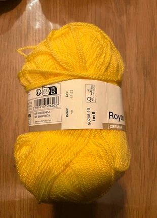 Pelotes de laine jaune, merk: Zeeman, staat: Nieuw met prijskaartje, € 1,00, € 1,75 inclusief Kopersbescherming
