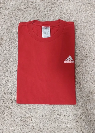 T-shirt adidas rouge Taille M, brand: adidas, condizioni: Ottime, taglia: M, €5.00, €5.95 include la Protezione acquisti