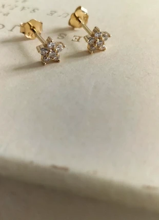 Puces/ piercing fleurs en argent dorées, marque: Pohesia, état: Neuf sans étiquette, 16,00 €, 17,50 € Protection acheteurs incluse