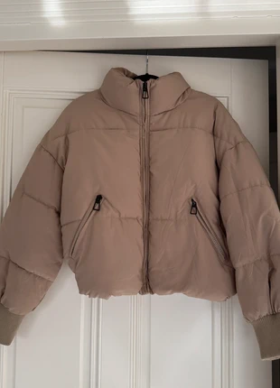 Beige puffer coat showpo, merk: Showpo, staat: Nieuw zonder prijskaartje, maat: S / 36 / 8, € 30,00, € 32,20 inclusief Kopersbescherming