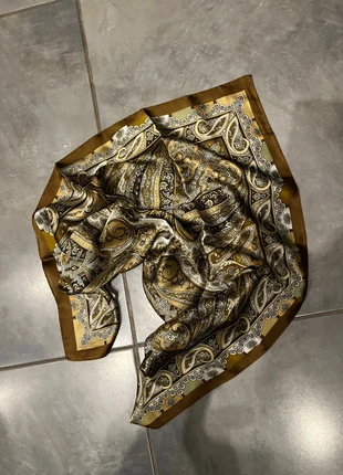 Foulard carré marron imprimé, état: Neuf sans étiquette, 4,00 €, 4,90 € Protection acheteurs incluse