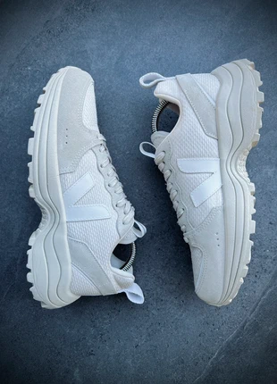 Veja Venturi femme | Beige et crème | Pointure 39 EU, brand: Veja, condition: Very good, size: 39, €79.00, €83.65 includes Buyer Protection