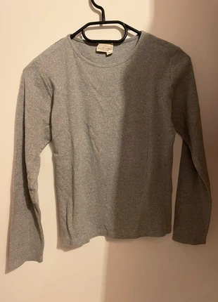 Haut gris basique manches longues Camaïeu taille 1/S – essentiel du quotidien, marque: Camaïeu, état: Très bon état, taille: XS / 34 / 6, 4,00 €, 4,90 € Protection acheteurs incluse